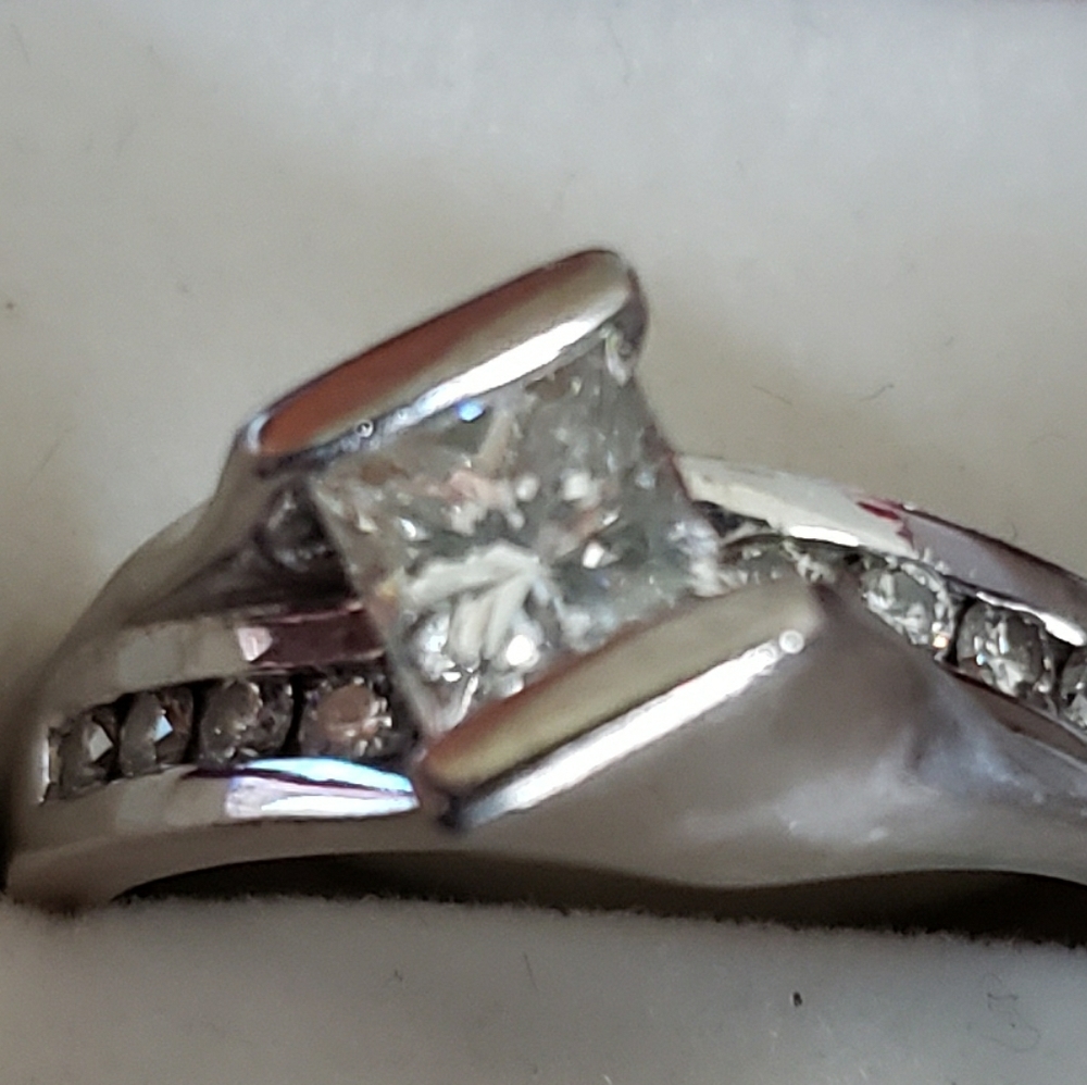 Women's Brilliant Princess cut main stone